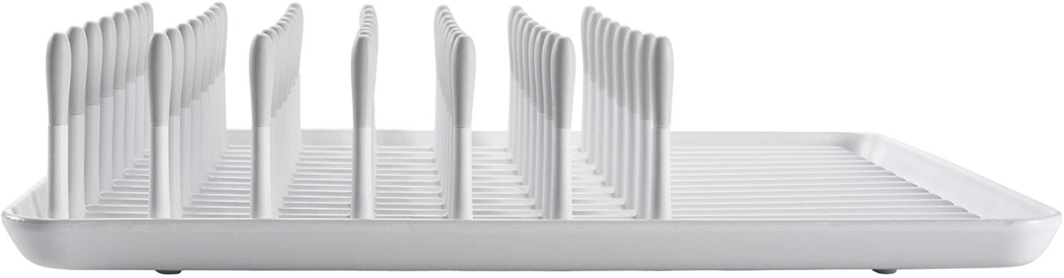 OXO Good Grips Dish Drainer, 26 × 35 cm - Non‑Slip Feet, Raised Ribs for Faster Drying Easy‑Pour Corners - Off-white and grey - Image 4