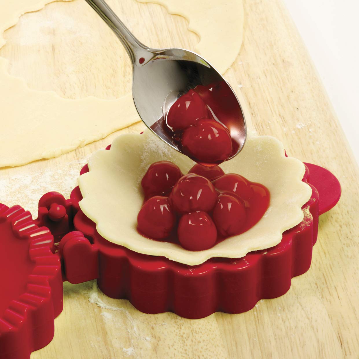 Norpro Lattice Pie Mold, Pie Dish, As Shown, 4.5" x 5.75" x 2" / 11.5cm x 14.5cm x 5cm - Image 4