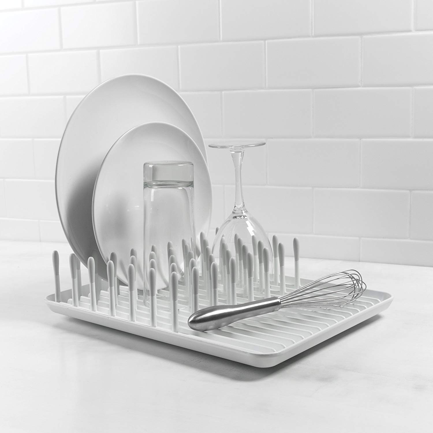 OXO Good Grips Dish Drainer, 26 × 35 cm - Non‑Slip Feet, Raised Ribs for Faster Drying Easy‑Pour Corners - Off-white and grey - Image 3